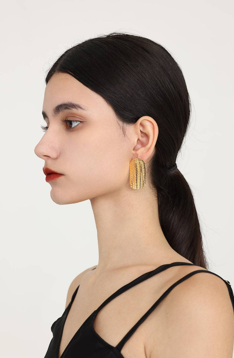 Hailey Drop Earrings / Gold