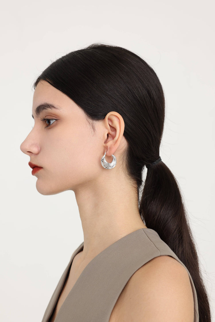 Marilyn Hoop Earrings / Silver