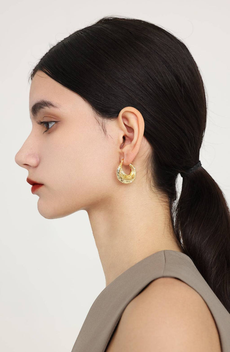 Marilyn Hoop Earrings / Silver