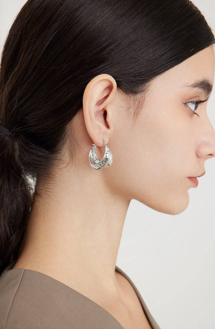 Marilyn Hoop Earrings / Silver