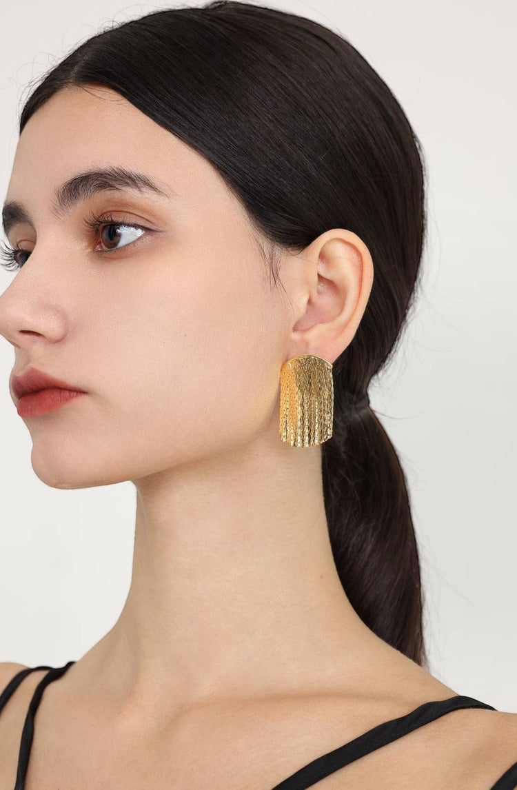 Hailey Drop Earrings / Gold