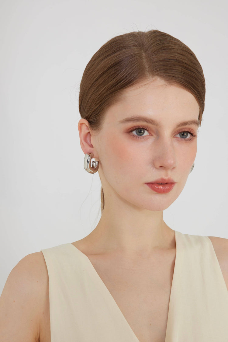 Ave Thick Hoop Earrings / Silver