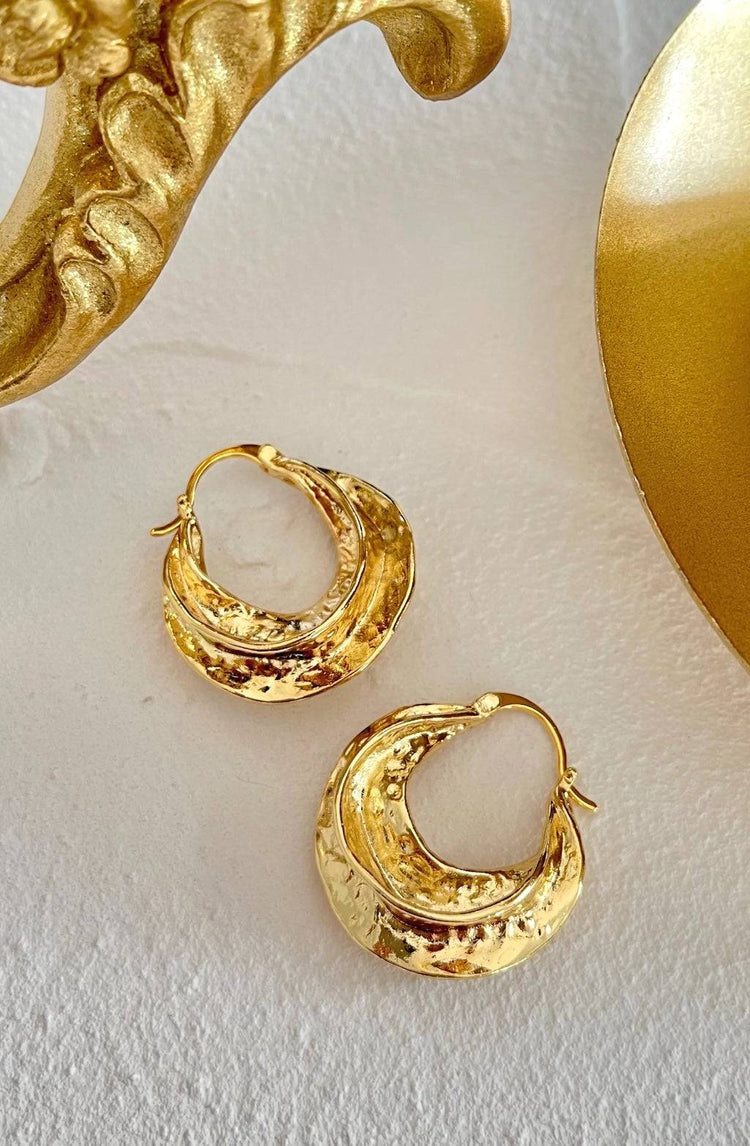 Marilyn Hoop Earrings / Gold