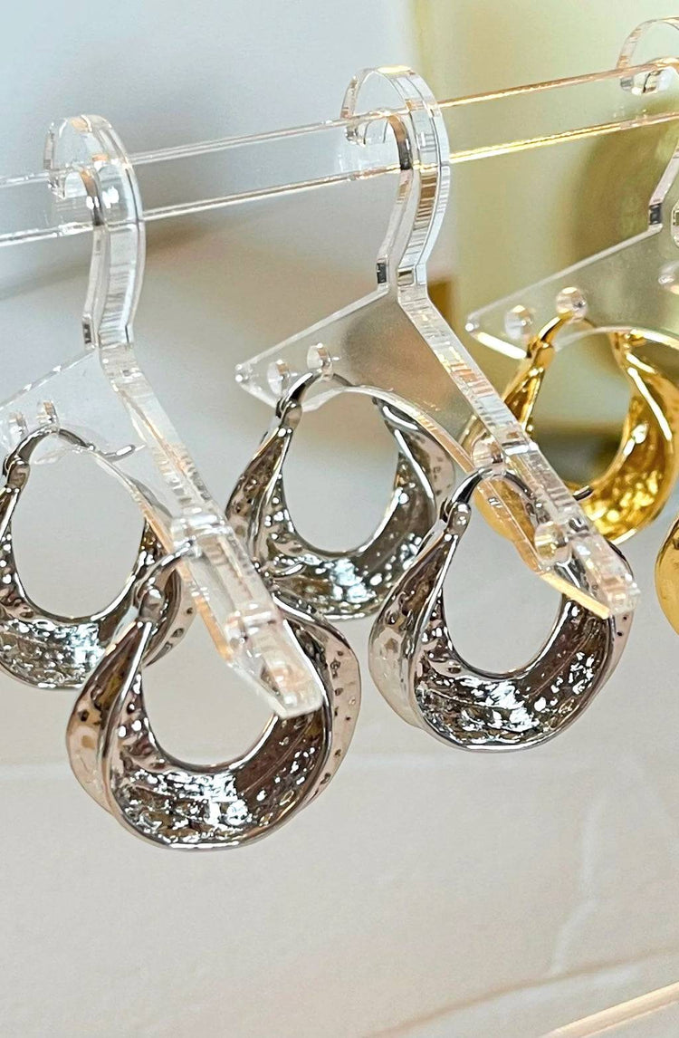 Marilyn Hoop Earrings / Gold