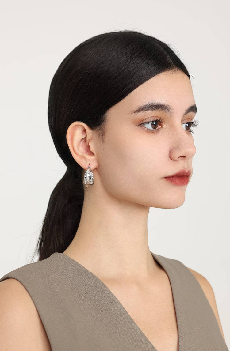 Marilyn Hoop Earrings / Silver