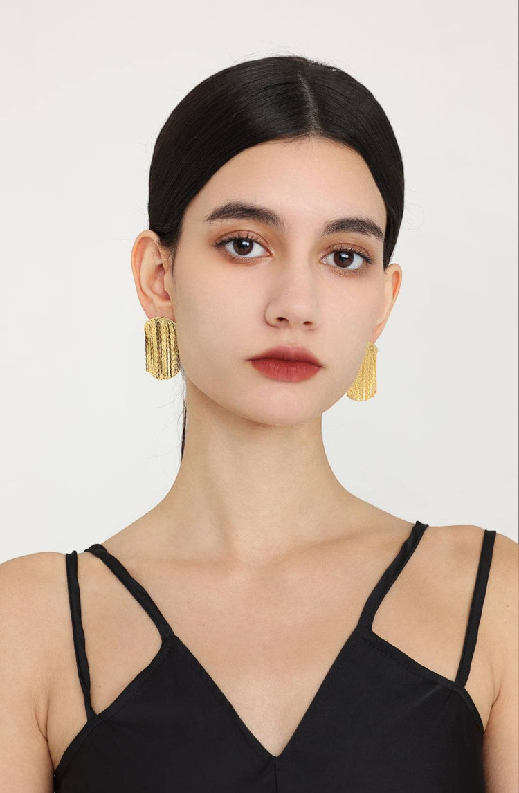Hailey Drop Earrings / Gold