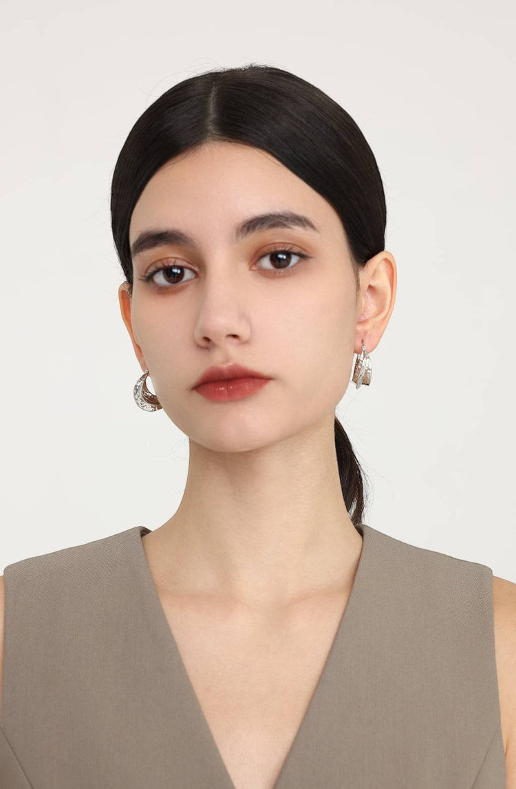 Marilyn Hoop Earrings / Gold