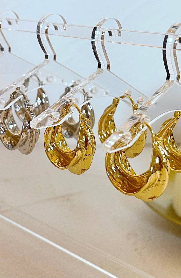 Marilyn Hoop Earrings / Gold