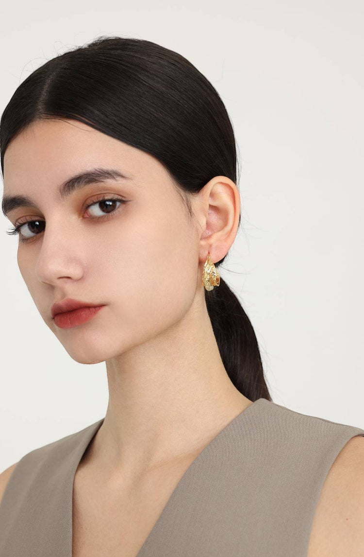 Marilyn Hoop Earrings / Gold